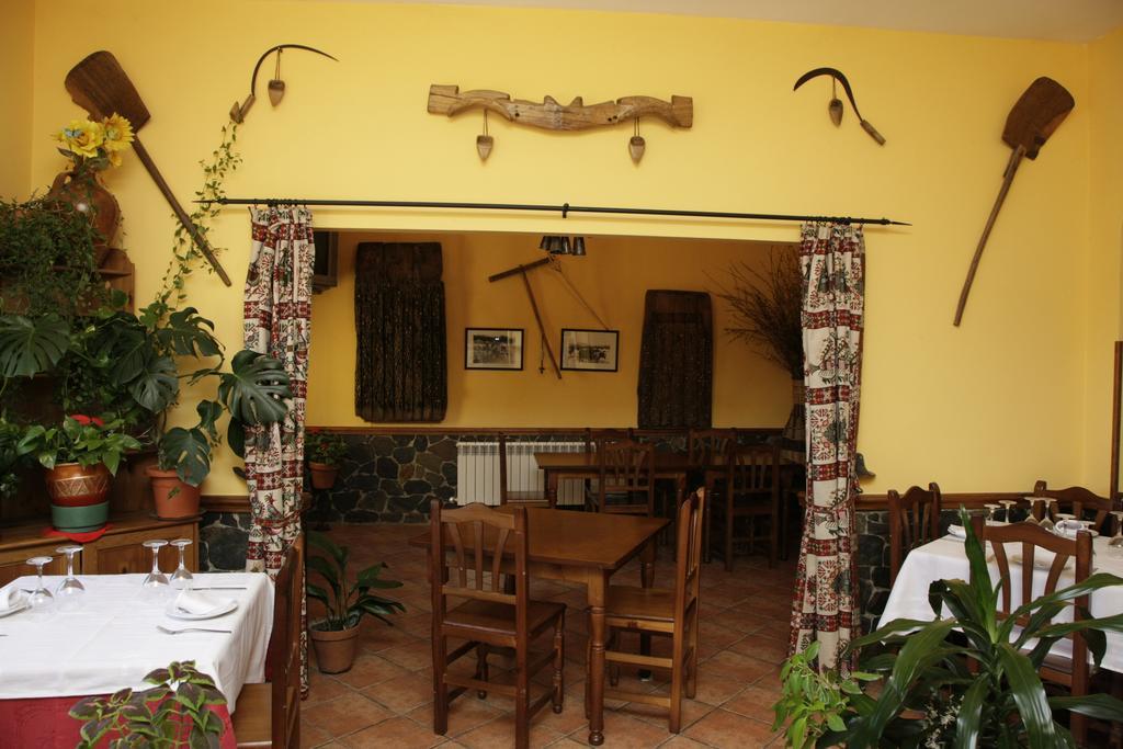 Hostal Restaurante Alto Rey Arroyo de las Fraguas Bagian luar foto