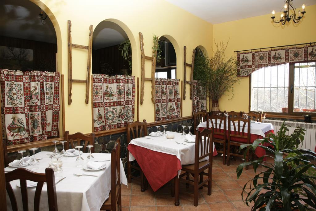 Hostal Restaurante Alto Rey Arroyo de las Fraguas Bagian luar foto